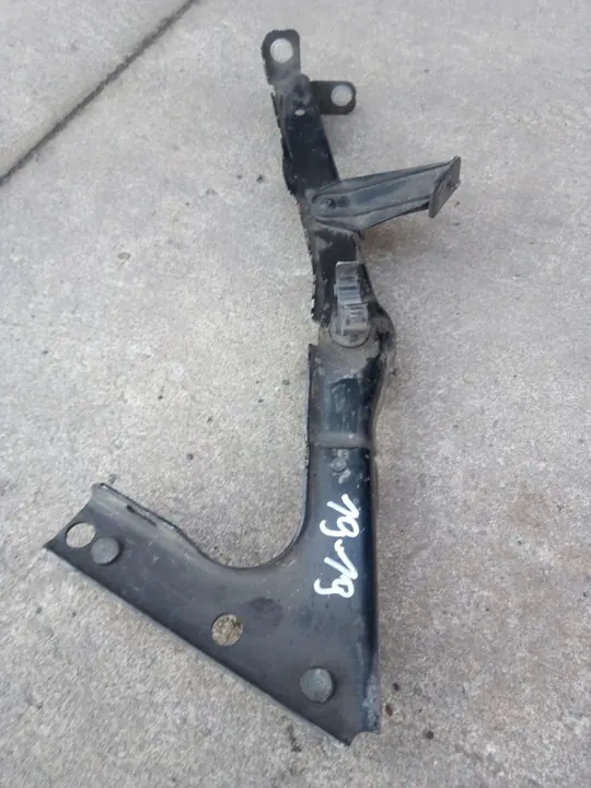 AUDI A5 8T Fender Bracket Left Right 8T0821136A 8T0821135C image 2