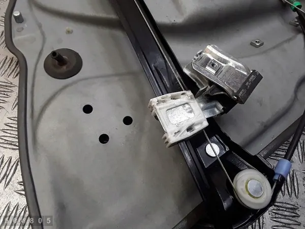 Mercedes A W169 raamregelaar OEM a1697202779 image 8