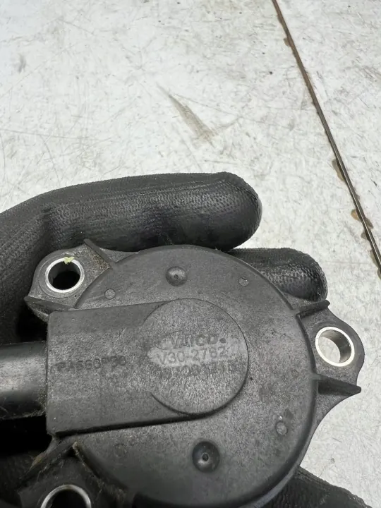 Mercedes-Benz Nockenwellenhalter - Gebrauchtes OEM-Teil image 3