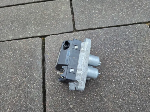 Chauffe-eau Mercedes OEM A0001591604 pour Classe S W220 image 3