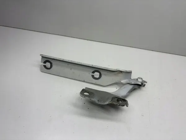 Audi A3 8Y vänster motorhuve gångjärn OEM 8Y0823301B image 3