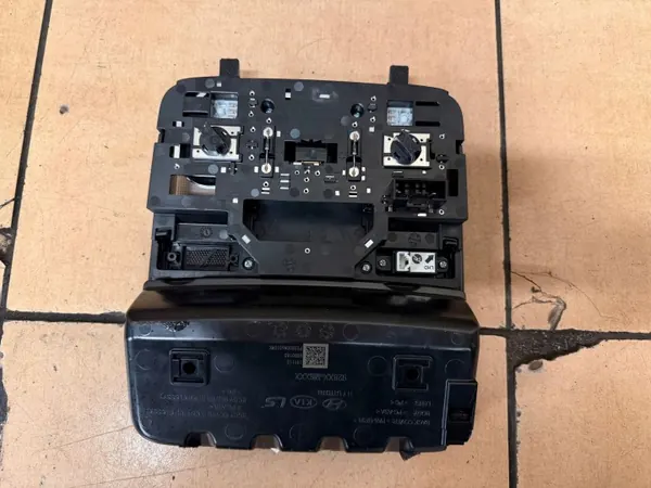 Kia Ceed III Innenraumleuchte OEM 92800M6010 - Gebraucht image 5