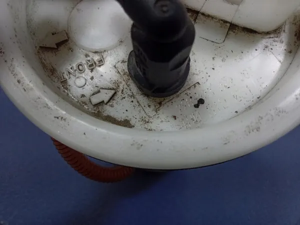 Audi A6 C5 Bränslepump OEM 4B0919051E - Begagnad image 5