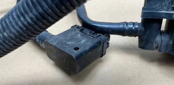 O2 CADILLAC ESCALADE IV 2014 - VENTIL FUMÉE CARBURANT 84148821 image 3