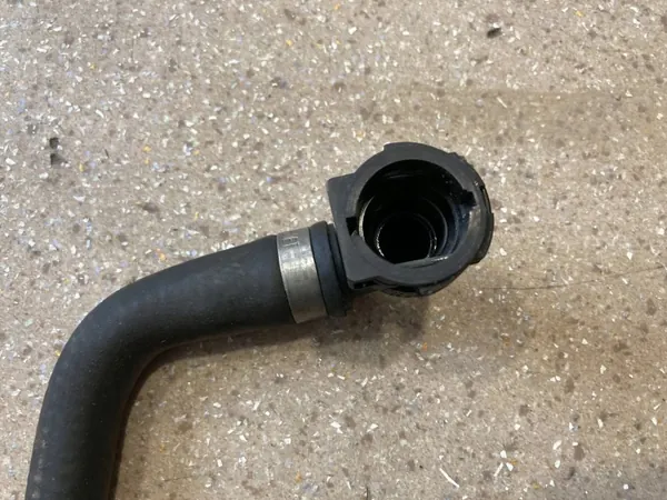 Durite de refroidissement huile BMW M2 F87 OEM 2409077 image 10