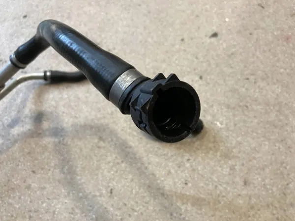 Durite de refroidissement huile BMW M2 F87 OEM 2409077 image 9