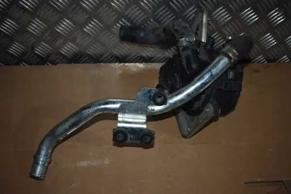Toissijainen ilmamäntä OEM 125600-0210 Nissan GT-R R35:lle image 3