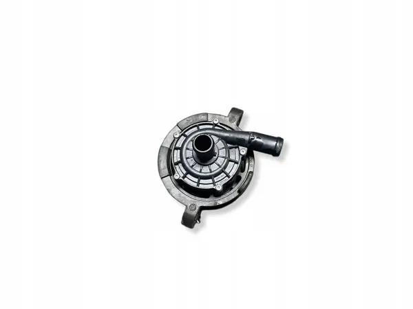Volvo vattenpump OEM 32339645 - Begagnat skick image 2