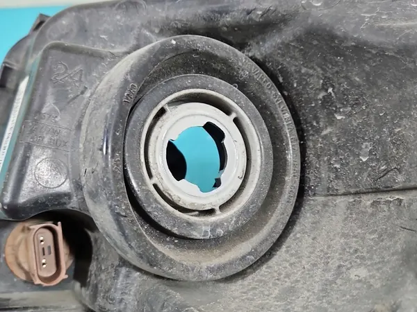 Farol direito Jeep Compass I 06-16 image 6