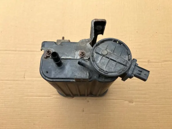 Jeep Grand Cherokee III 3.7 Fuel Vapor Canister P04891762AA image 3