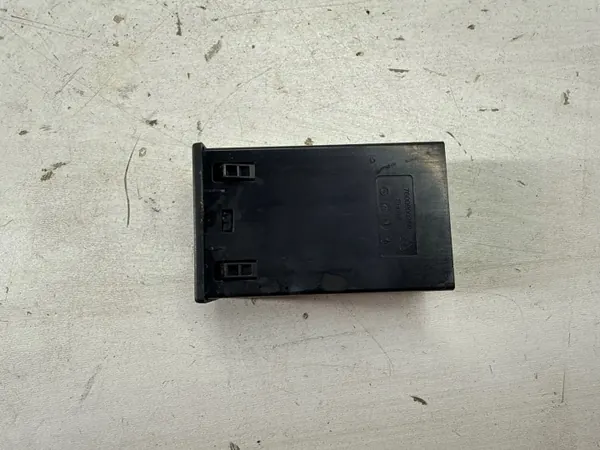 Enchufe USB Infiniti Q30 OEM 284H33ZD2A image 3