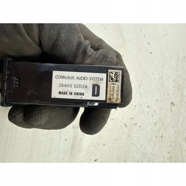 Enchufe USB Infiniti Q30 OEM 284H33ZD2A image 6