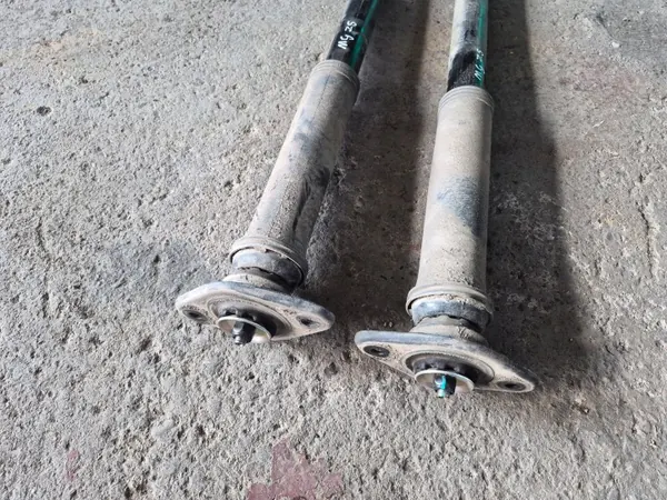 MG ZS 17- Lift Hintere Stoßdämpfer OEM 10825265 image 3