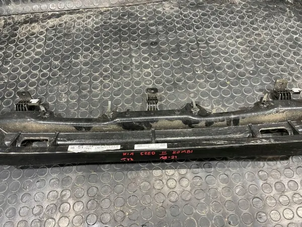 Kia OEM 86631-J7300 Renfort Pare-chocs Arrière image 10