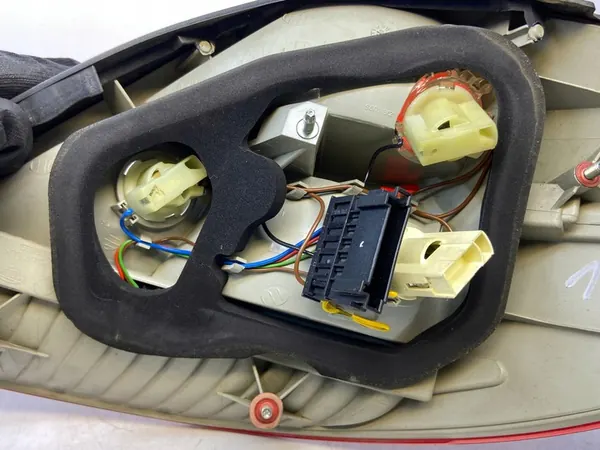 Luz Trasera Izquierda Mercedes SLK R171 A1718200164 image 9