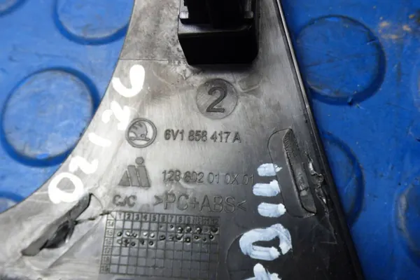 Garniture console Skoda Fabia III OEM 6V1858418A image 6