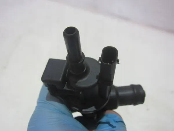 Soupape de ventilation réservoir BMW OEM 7643106 F30 G01 G30 image 9