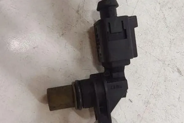 Kampiakselin sijaintisensori AUDI A6 3.0L Diesel 06E905163 image 2