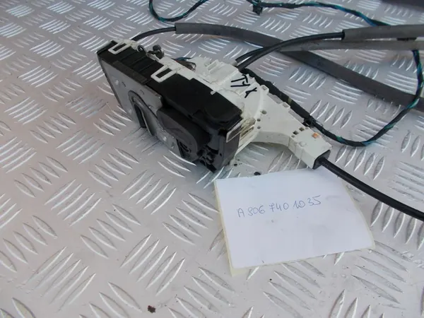 Mercedes Sprinter II 06-12 W906 Rear Right Door Lock A9067401035 image 2