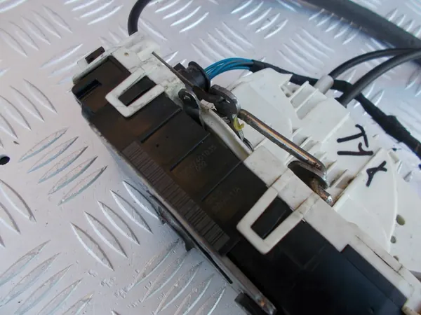 Mercedes Sprinter II 06-12 W906 Rear Right Door Lock A9067401035 image 3