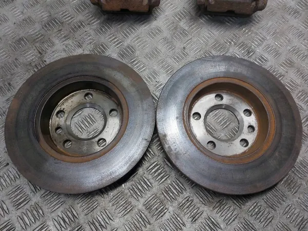 Remschijven & Remklauwen Achter OEM 456654 VW Transporter image 3