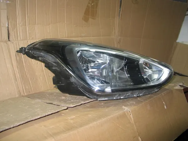 HYUNDAI I10 II 13- Faro Derecho Europa image 6