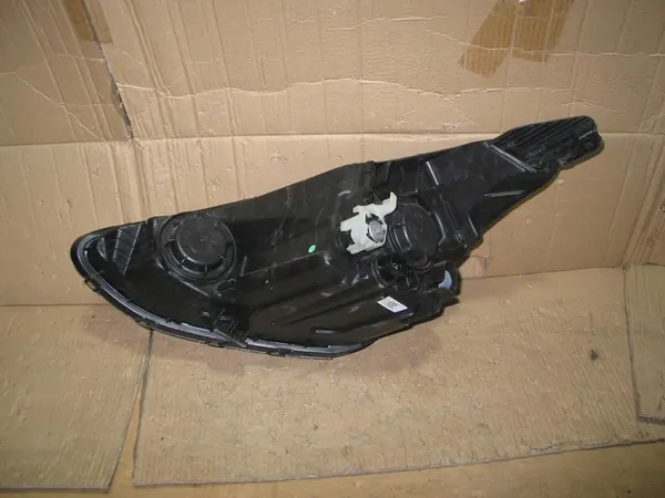 HYUNDAI I10 II 13- Faro Derecho Europa image 9