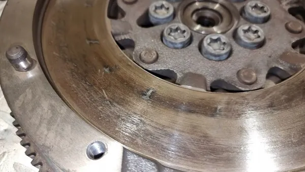 BMW E60 E61 525D Kaksoismassakytkinsetti OEM 7533923 image 9