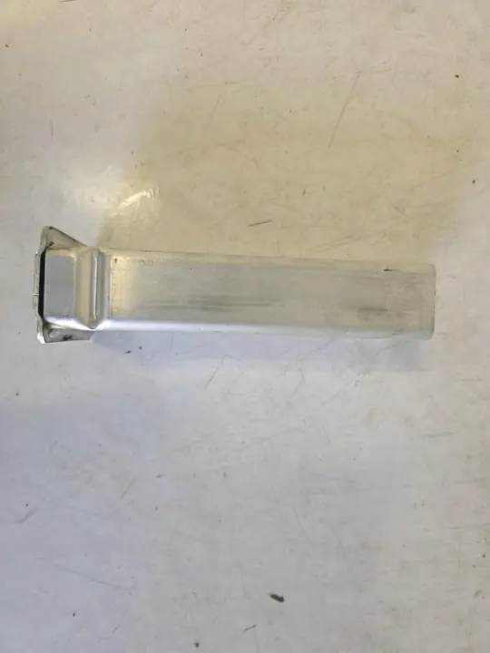 Zona de deformación Tesla Model Y OEM 1109193-00-C Usado image 4