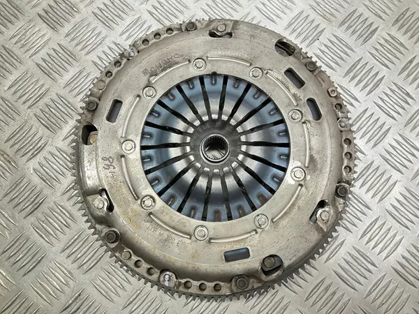 Conjunto de embreagem Seat Leon 2013 04E141025K image 8