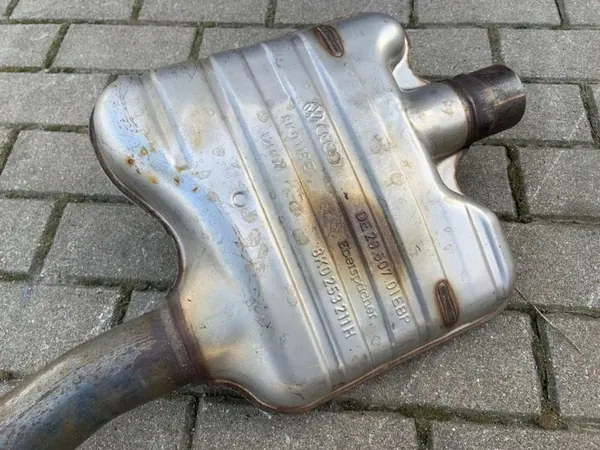 Audi OE Vaimennin OEM 8K0253211H A6:lle 2.0L Bensiini image 4