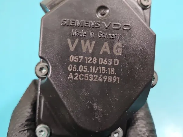 Corpo de borboleta Audi A6 C7 3.0 TFSI Quattro OEM 057128063D image 9