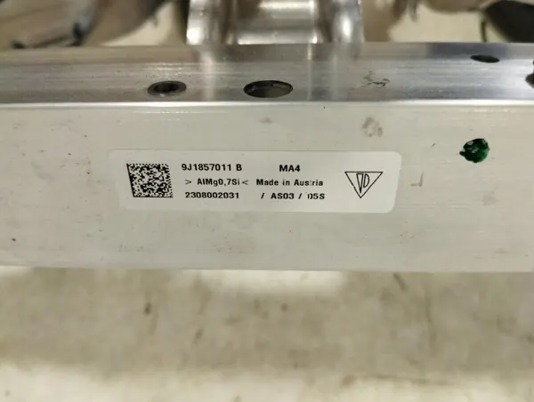 Porsche Taycan 9J1 2023 Dashboardframe OEM 9J1857011 image 6