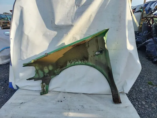 VW Polo 6N 94-99 Höger Framskärm OEM 952402 image 2