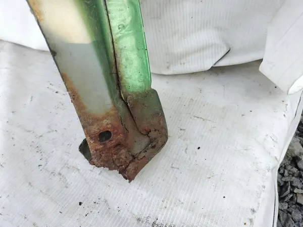 VW Polo 6N 94-99 Höger Framskärm OEM 952402 image 3