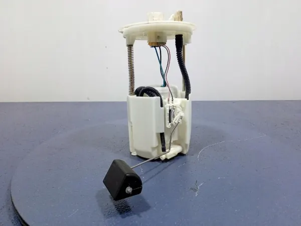 Mazda CX-5 Bränslepump OEM PE01-1335X - Begagnad image 2