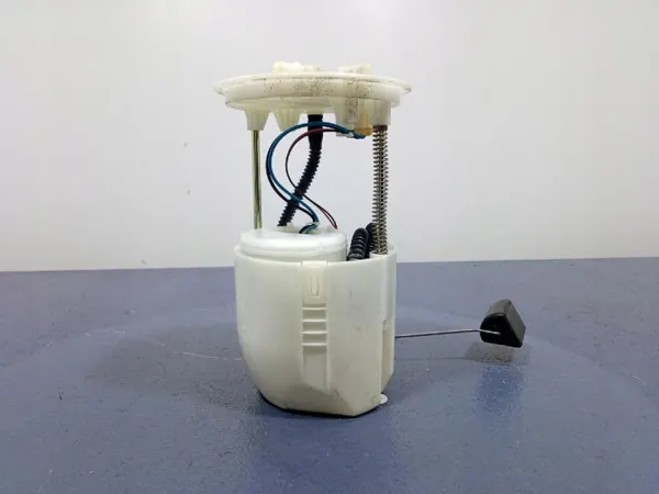 Mazda CX-5 Bränslepump OEM PE01-1335X - Begagnad image 3