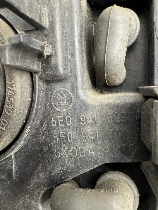 Skoda Octavia III RS Kombi Farol Halógeno Esquerdo image 5