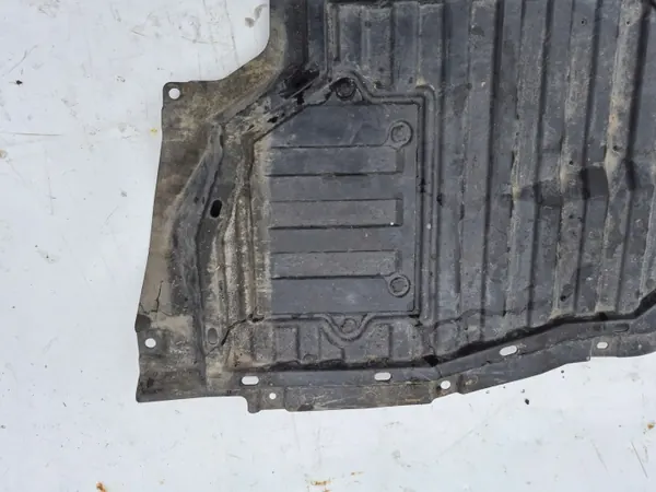 Mitsubishi Grandis Alasuojus OEM Käytetty image 3