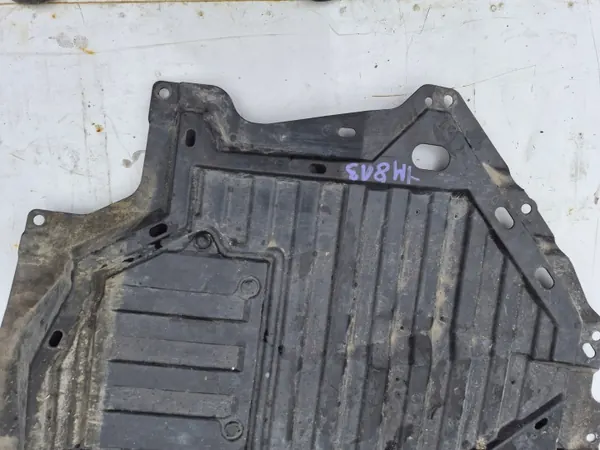 Mitsubishi Grandis Alasuojus OEM Käytetty image 4