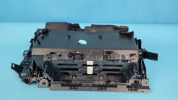 Passagerarhandskfack BMW X1 U11 23r OEM 2607192X image 6