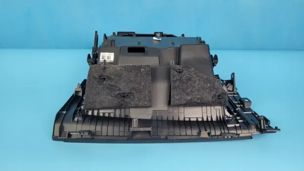 Passagerarhandskfack BMW X1 U11 23r OEM 2607192X image 7