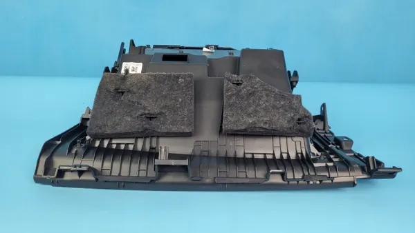 Passagerarhandskfack BMW X1 U11 23r OEM 2607192X image 9