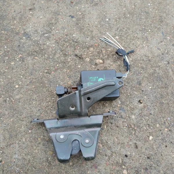 BMW E39 bagageluckslåsaktuator OEM 8377569 - 5-stift image 2