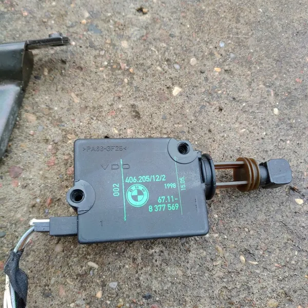 BMW E39 bagageluckslåsaktuator OEM 8377569 - 5-stift image 4