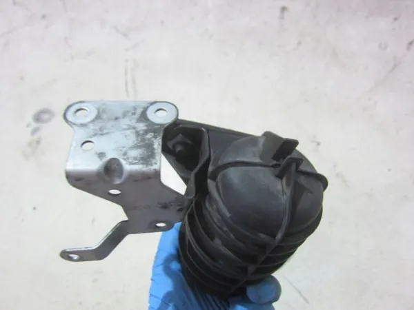 BMW Turbotyhjiösäiliö OEM 11652247620 image 4