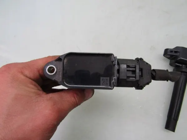 Bobine d'allumage Mazda OE PYFS18100 pour Mazda 3 BP IV 2.0 image 3