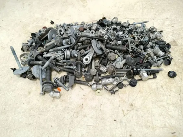 Conjunto de Parafusos Jeep Wagoneer OEM 267886 - Usado image 3