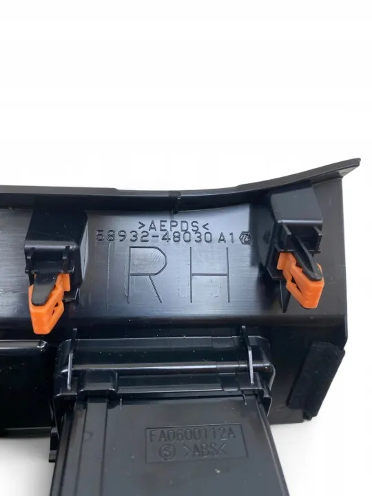 Tomada USB Lexus RX 450H 2021 OEM 5893248030 image 10
