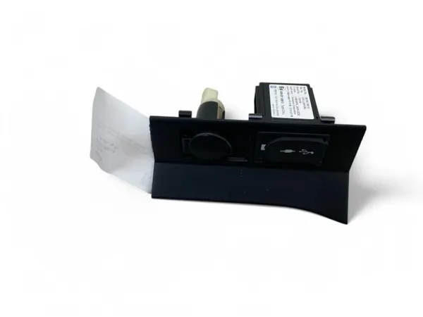 Tomada USB Lexus RX 450H 2021 OEM 5893248030 image 4